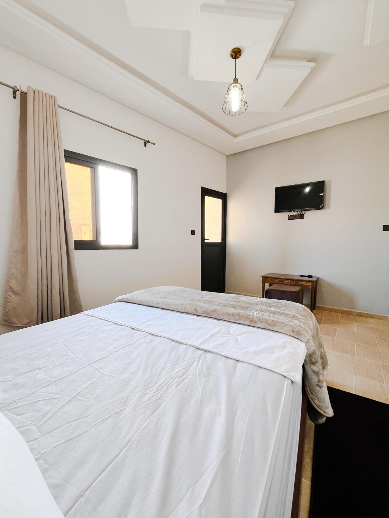 Hotel Ahmed Ali Dakhla Bagian luar foto